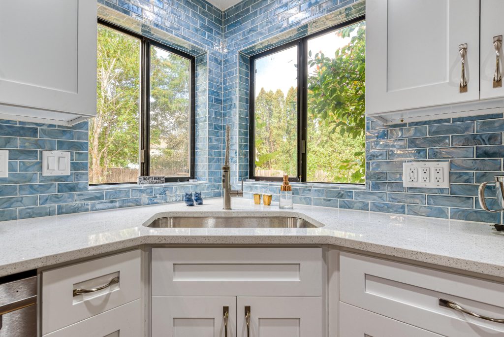 Modern blue kitchen backsplash